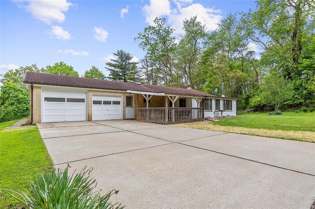 1226 Pinewood Road Irwin, PA 15642 - Photo 2 of 18 Gallery Image 2