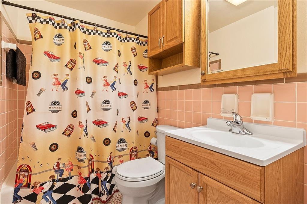 1226 Pinewood Road Irwin, PA 15642 - Photo 17 of 18 Gallery Image 17