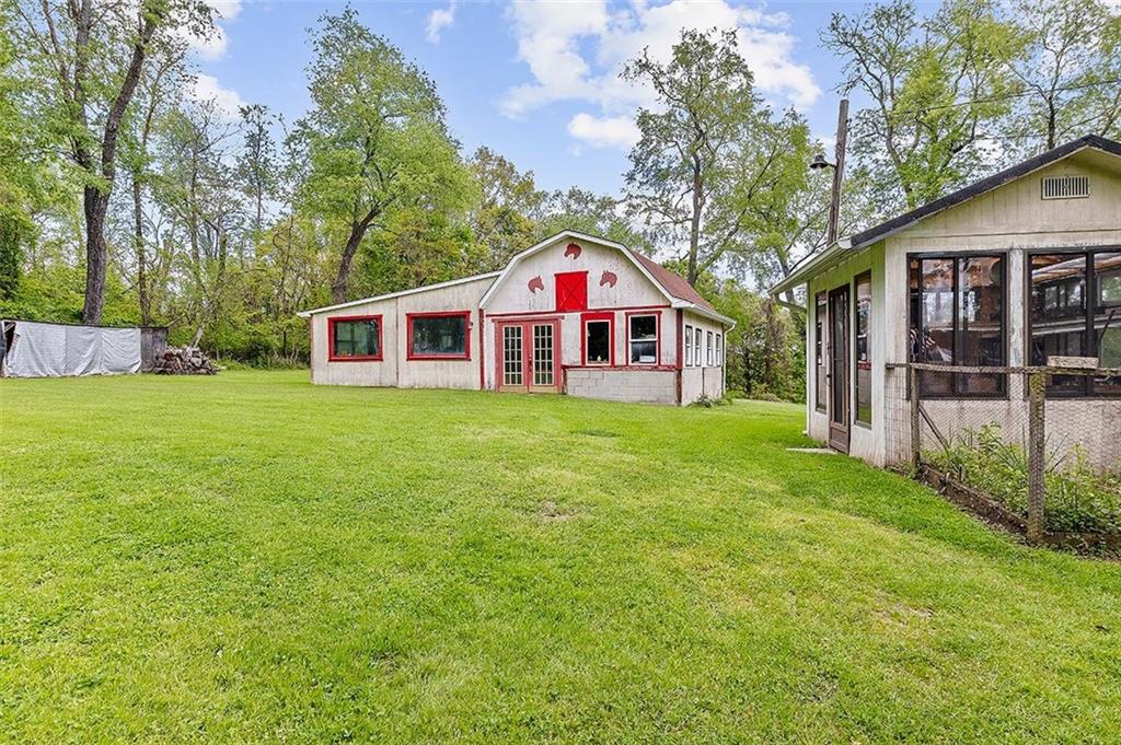 1226 Pinewood Road Irwin, PA 15642 - Photo 4 of 18 Gallery Image 4