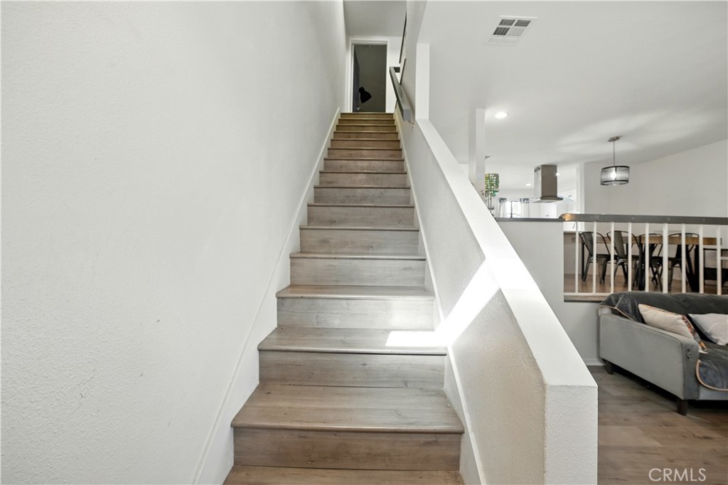 14937 Sherman Way, Unit 7 Van Nuys, CA 91405 - Photo 16 of 37 a view of entryway