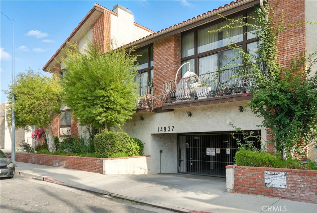 14937 Sherman Way, Unit 7 Van Nuys, CA 91405 - Photo 2 of 37 a front view of a house with a garden