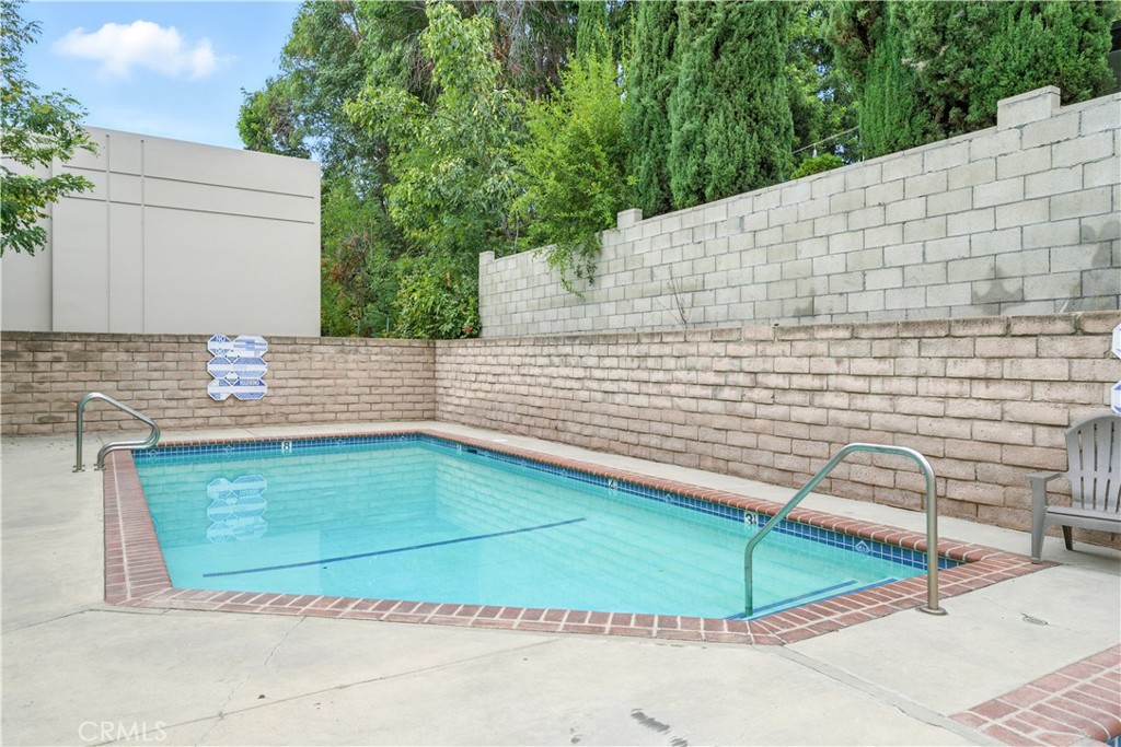 14937 Sherman Way, Unit 7 Van Nuys, CA 91405 - Photo 33 of 37 a view of a backyard of the house