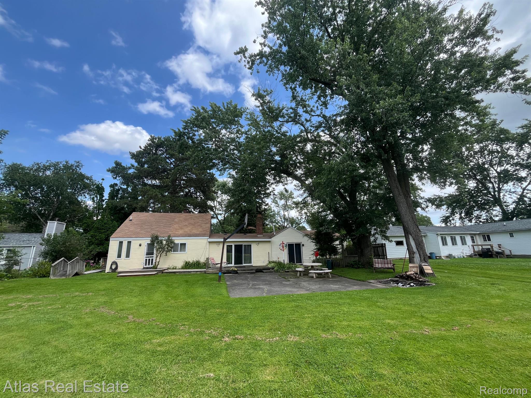 2058 Howe Road Burton, MI 48519 - Photo 11 of 35 Gallery Image 11
