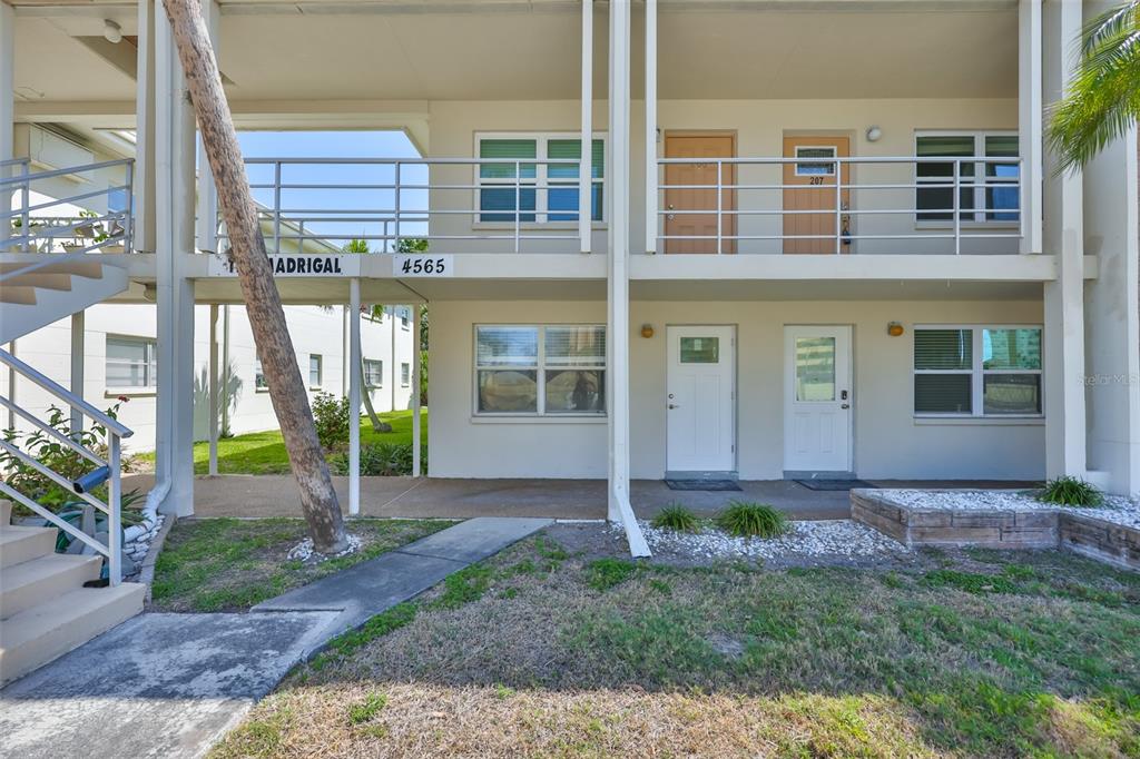 4565 Duhme Road, Unit 106 St. Petersburg, FL 33708 - Photo 6 of 19