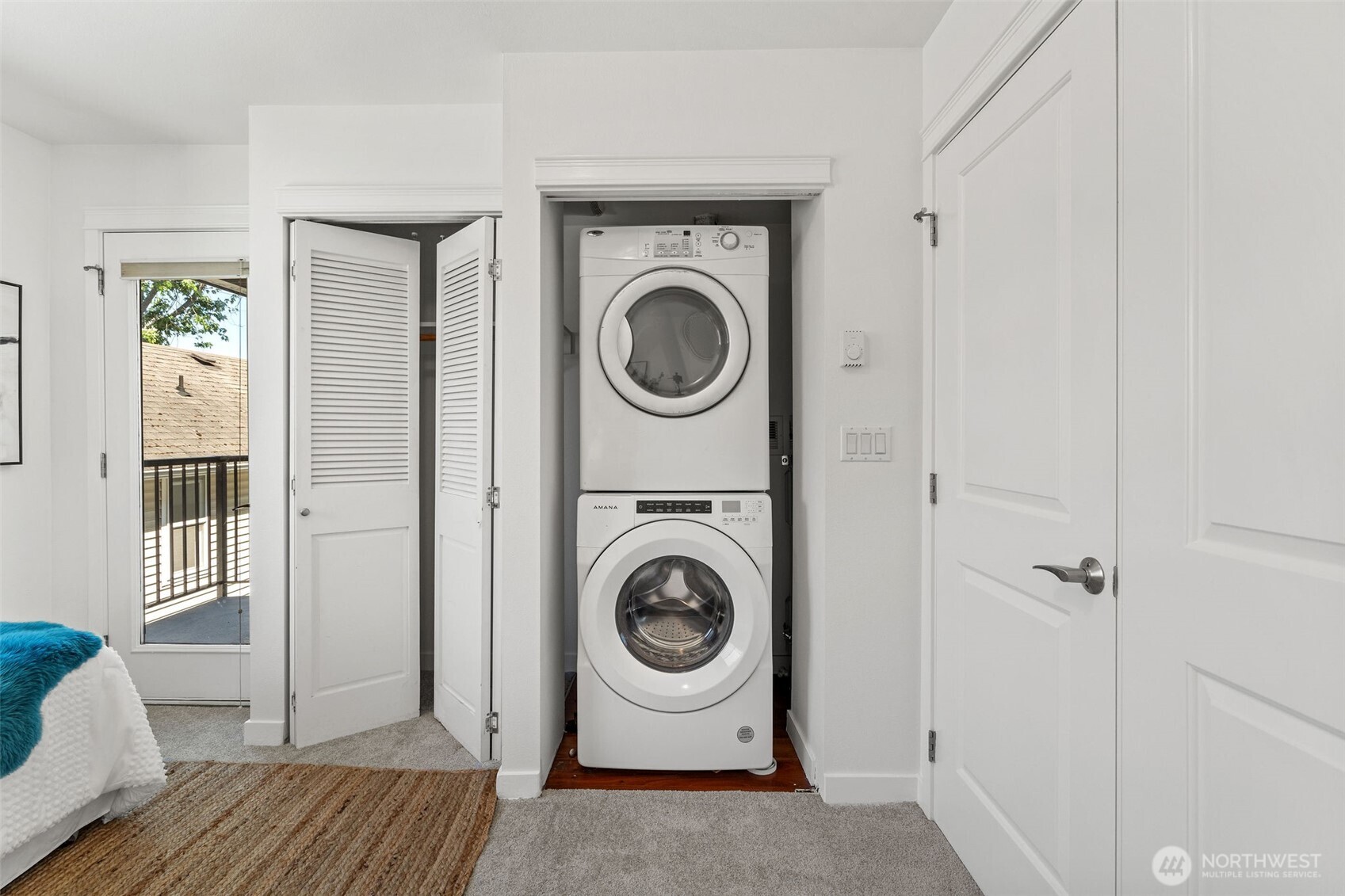1125 North 93rd Street, Unit 6 Seattle, WA 98103 - Photo 27 of 35 a utility room with dryer and washer