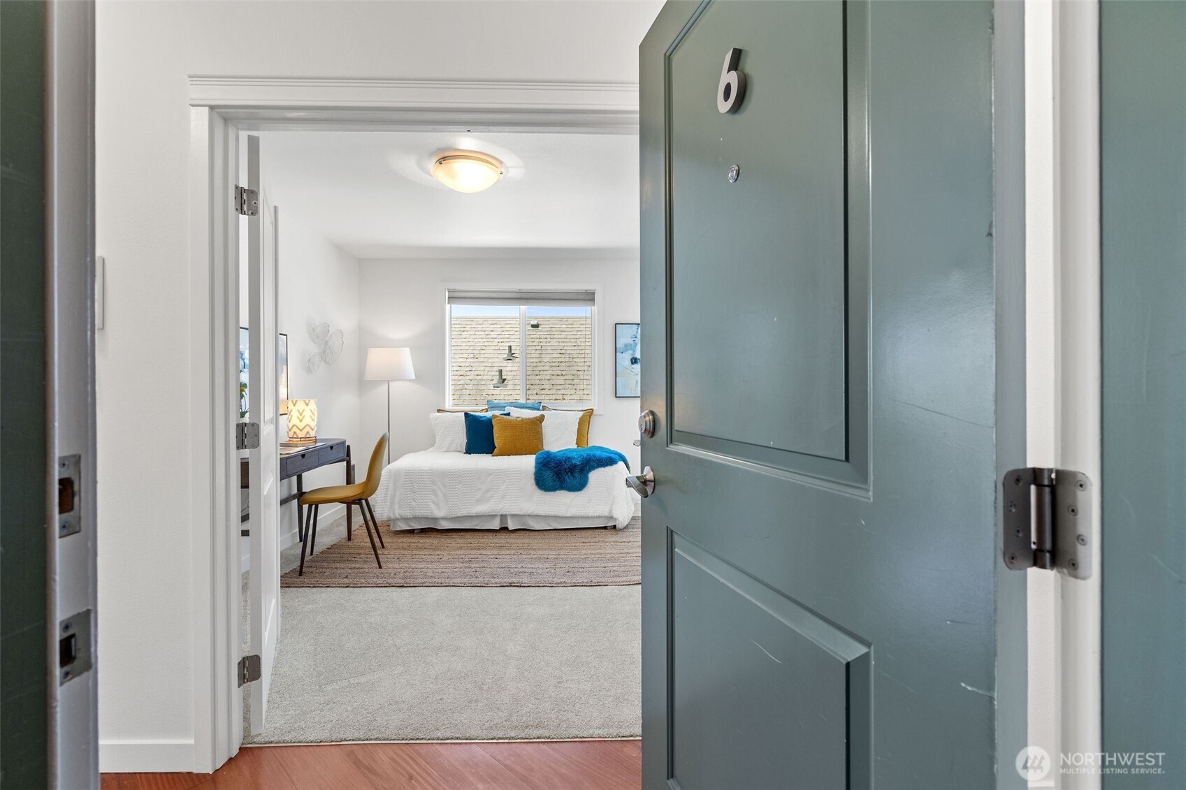 1125 North 93rd Street, Unit 6 Seattle, WA 98103 - Photo 9 of 35 a living room with furniture and a mirror