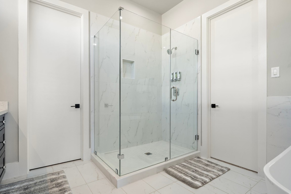 3515 Hutchins Street Houston, TX 77004 - Photo 21 of 35 a bathroom with a shower