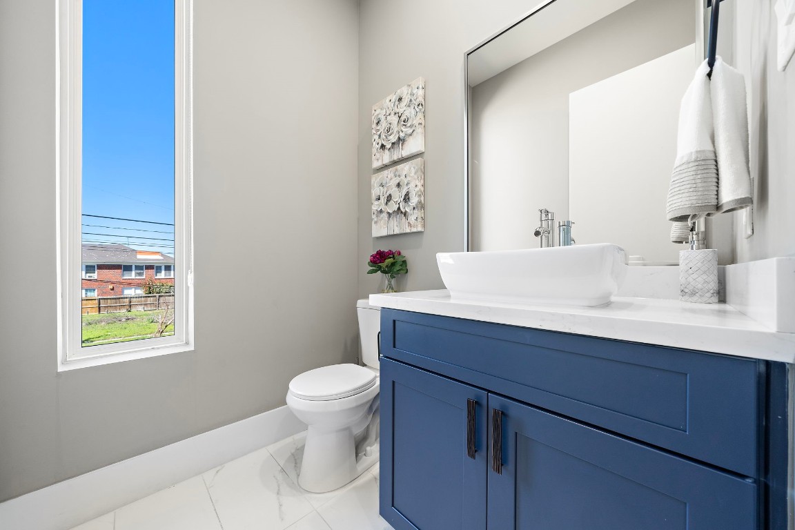 3515 Hutchins Street Houston, TX 77004 - Photo 29 of 35 a bathroom with a sink a toilet and a window