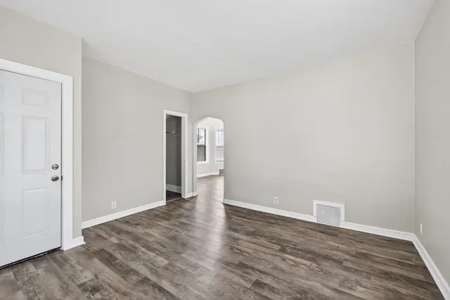 $195,000 | 472 Case Avenue East, St. Paul, MN 55130