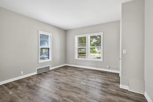 $195,000 | 472 Case Avenue East, St. Paul, MN 55130