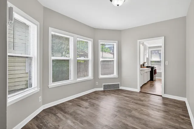 $195,000 | 472 Case Avenue East, St. Paul, MN 55130