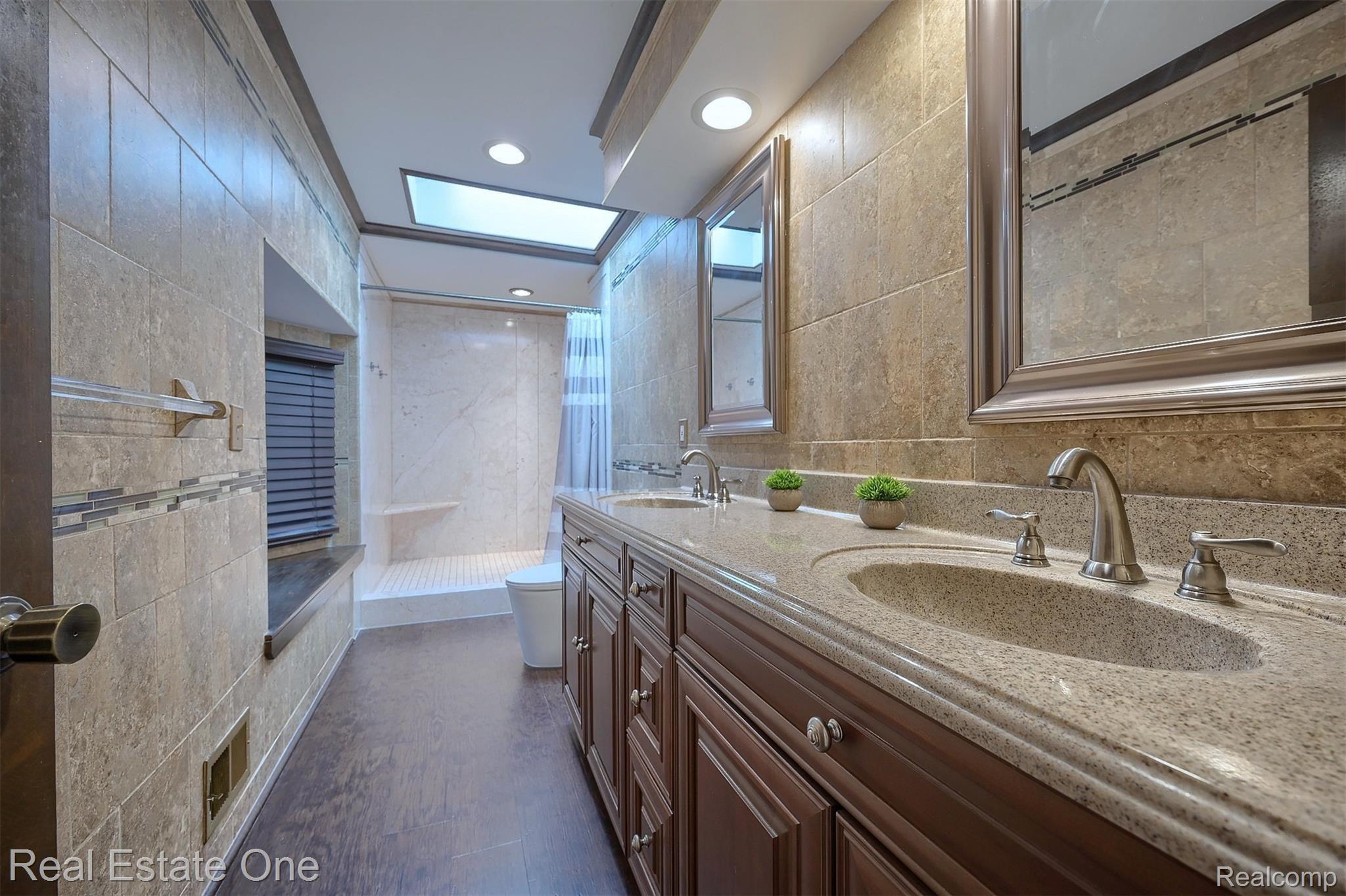 31227 Country Ridge Circle Farmington, MI 48331 - Photo 22 of 45 26-Master-Bathroom.jpg