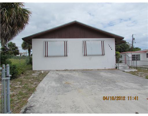 1224 West 32nd Street Riviera Beach, FL 33404 - Photo 1 of 11 Primary Photo