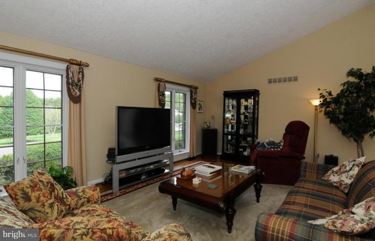 3720 South River Clubhouse Road South Edgewater, MD 21037 - Photo 4 of 28 Living Room