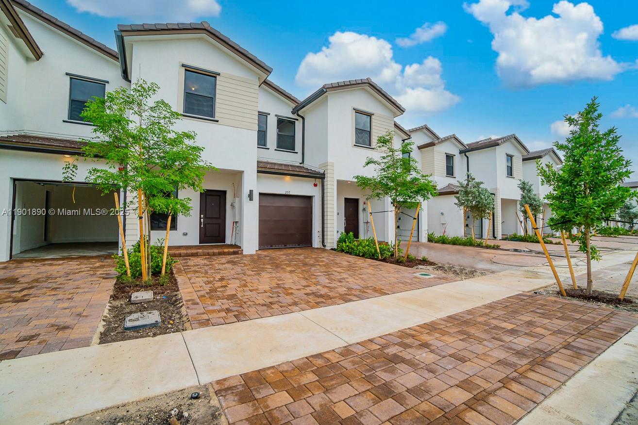 207 Southwest 159th Terrace Pembroke Pines, FL 33027 - Photo 2 of 37 a house view with a outdoor space
