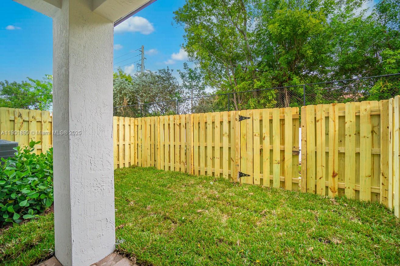 207 Southwest 159th Terrace Pembroke Pines, FL 33027 - Photo 35 of 37