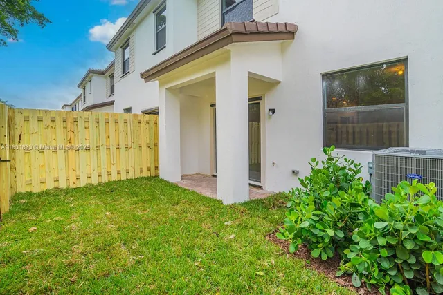 $3,500 | 207 Southwest 159th Terrace, Pembroke Pines, FL 33027