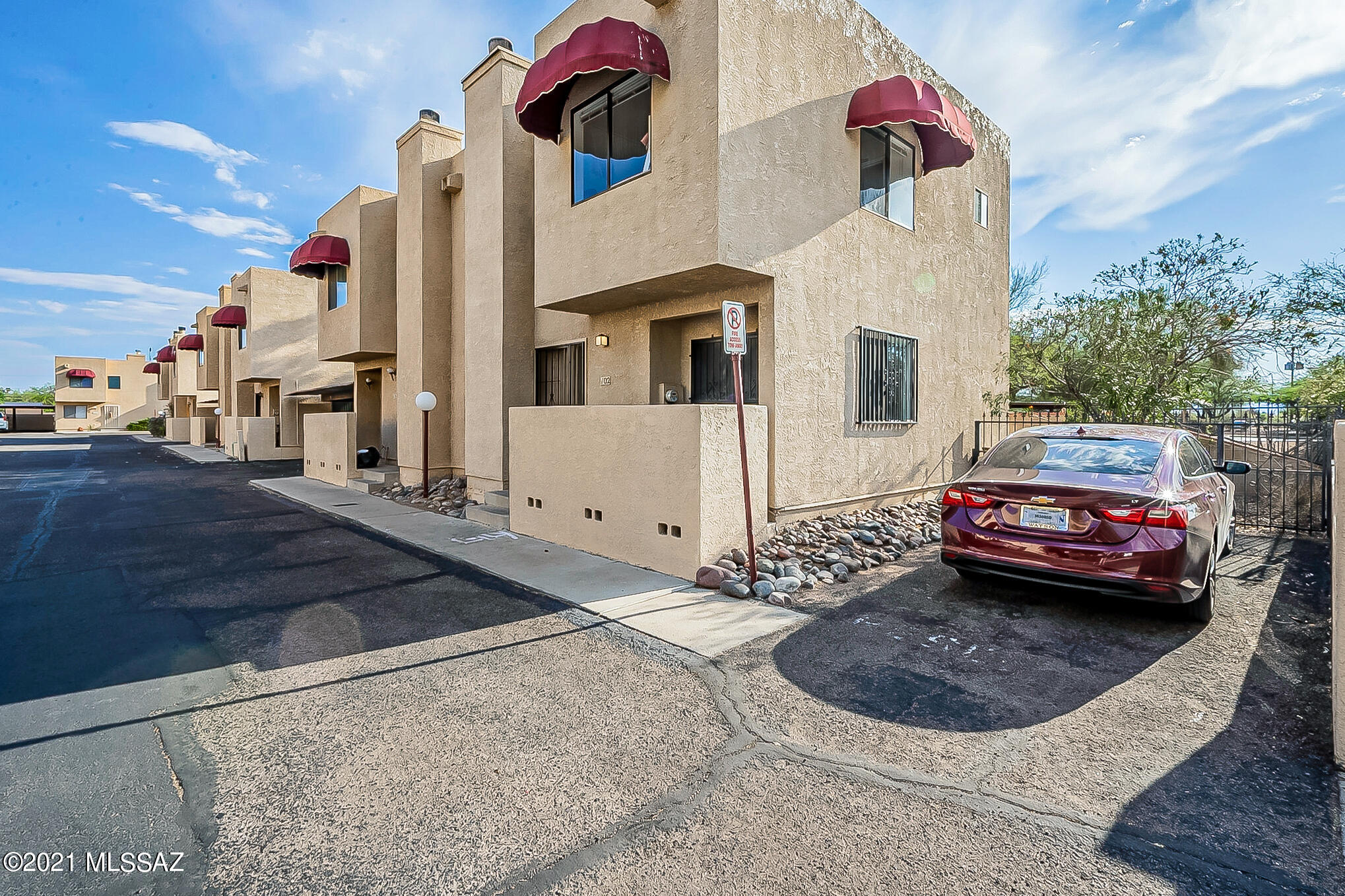 102 East Pastime Road Tucson, AZ 85705 - Photo 3 of 28
