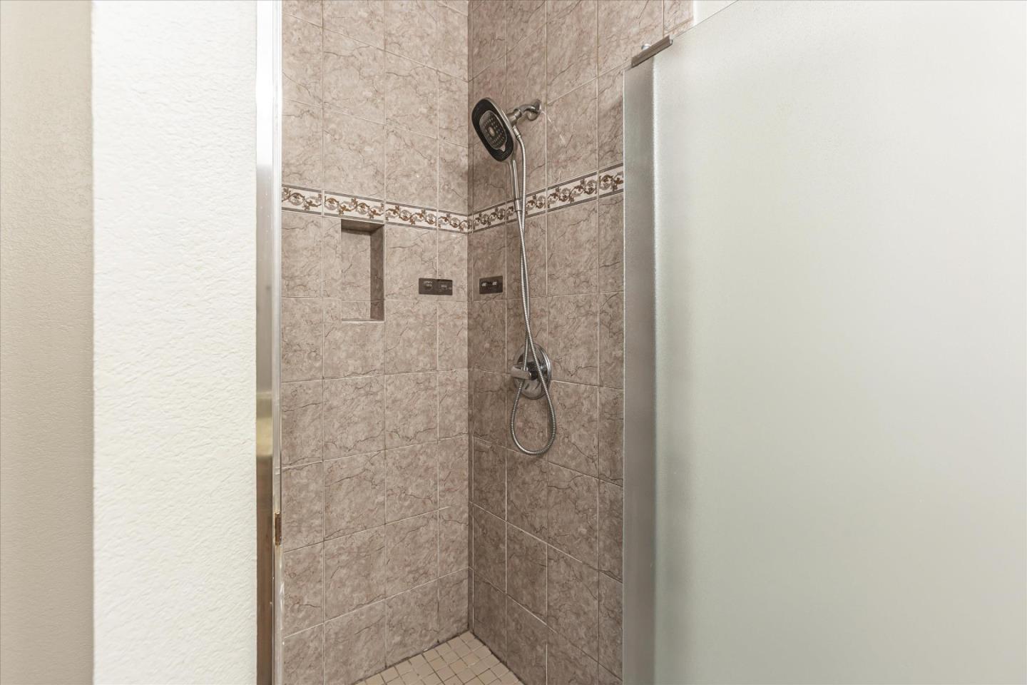 4260 Clayton Road, Unit 20 Concord, CA 94521 - Photo 17 of 35 a bathroom with a shower