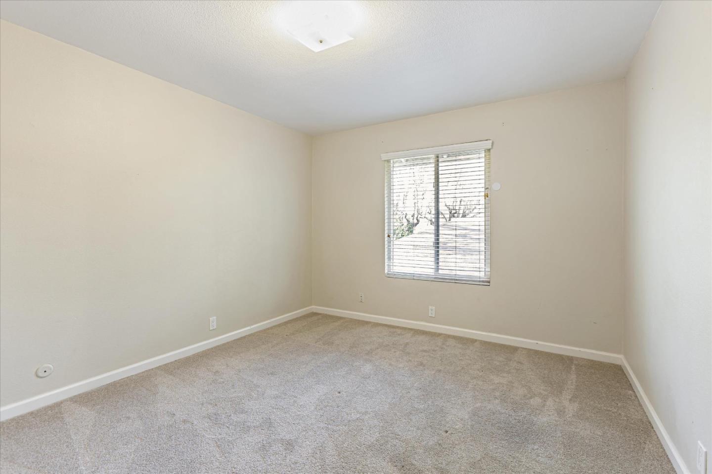 4260 Clayton Road, Unit 20 Concord, CA 94521 - Photo 18 of 35 an empty room with a window