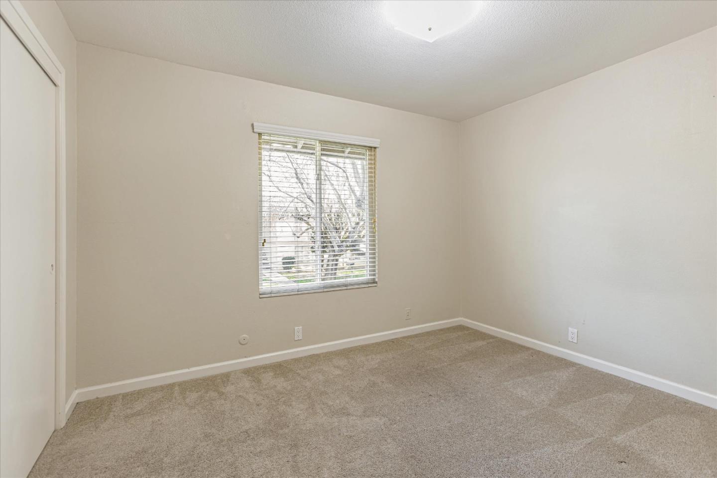 4260 Clayton Road, Unit 20 Concord, CA 94521 - Photo 21 of 35 an empty room with a window