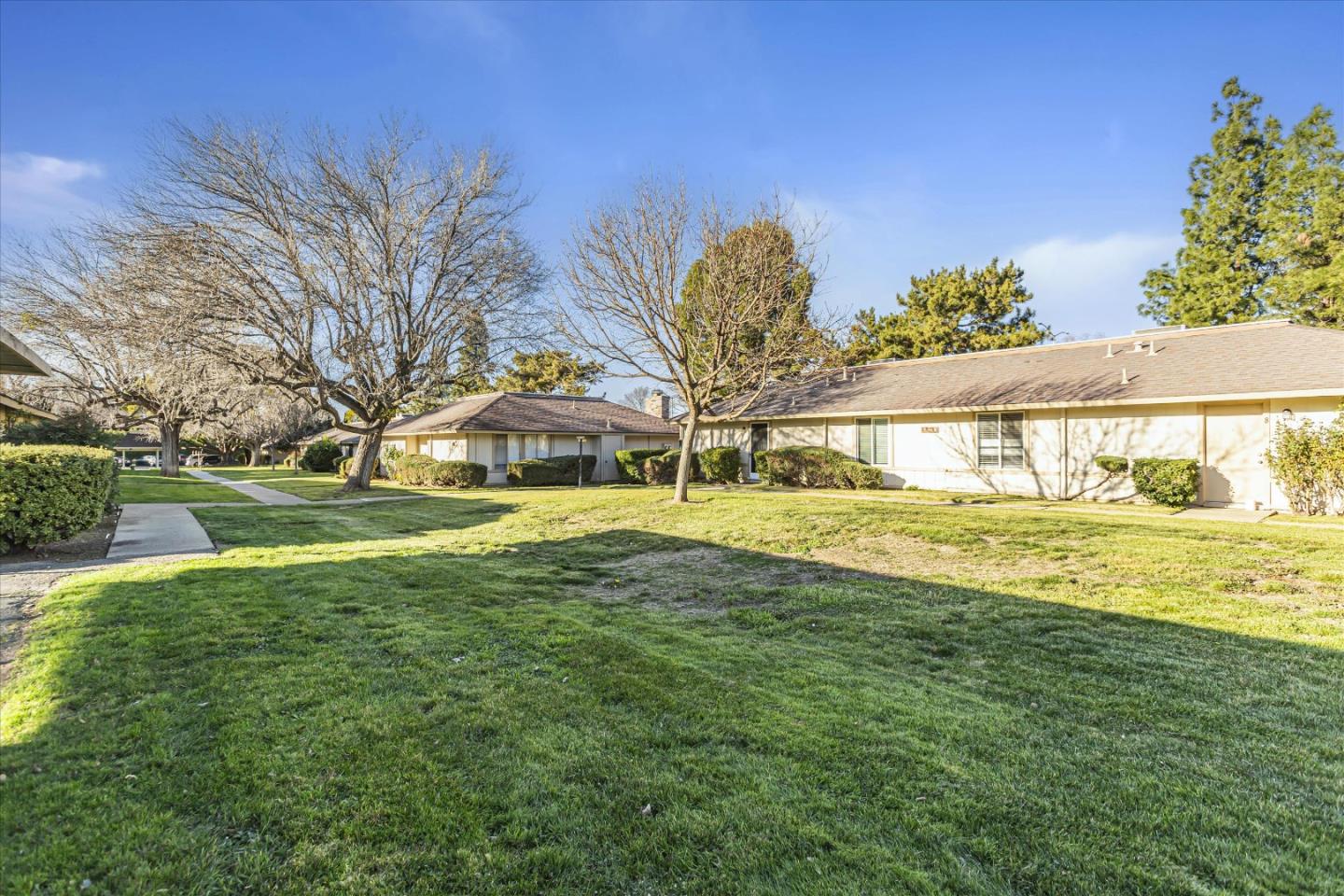 4260 Clayton Road, Unit 20 Concord, CA 94521 - Photo 27 of 35 a house view with swimming pool in front of it