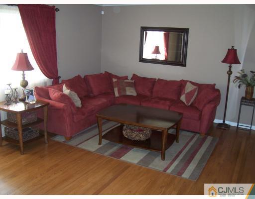 17 Chalmers Road East Brunswick, NJ 08816 - Photo 3 of 10 Gallery Image 3