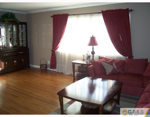17 Chalmers Road East Brunswick, NJ 08816 - Photo 4 of 10 Gallery Image 4