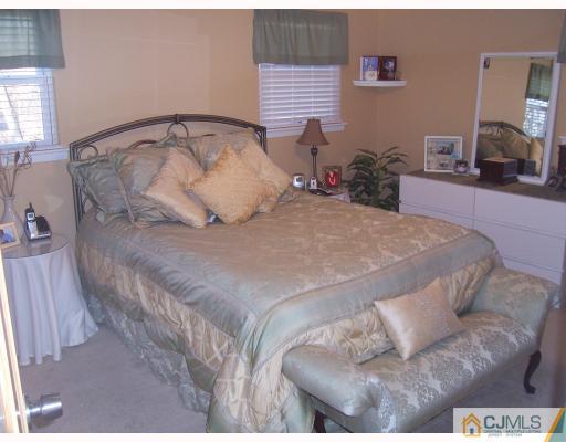 17 Chalmers Road East Brunswick, NJ 08816 - Photo 6 of 10 Gallery Image 6