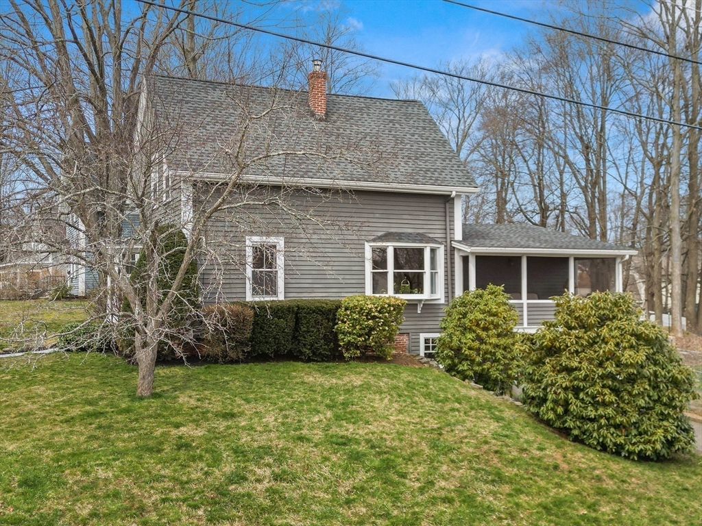 8 Locust Street Merrimac, MA 01860 - Photo 3 of 37 Gallery Image 3