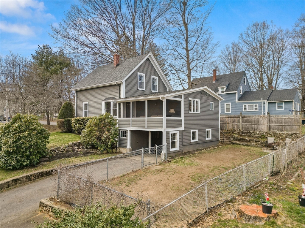 8 Locust Street Merrimac, MA 01860 - Photo 4 of 37 Gallery Image 4