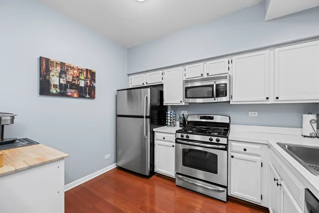 $258,000 | 74 Harvest Gate, Lake In The Hills, IL 60156