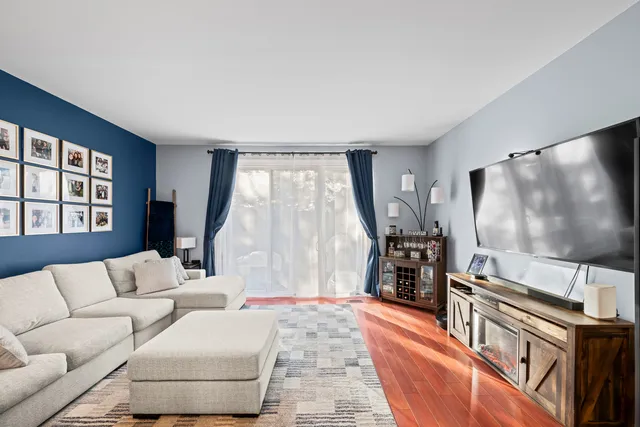 $258,000 | 74 Harvest Gate, Lake In The Hills, IL 60156