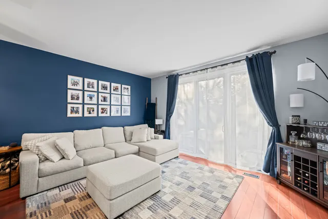 $258,000 | 74 Harvest Gate, Lake In The Hills, IL 60156