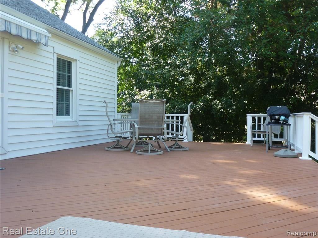 422 John R Road Rochester Hills, MI 48307 - Photo 8 of 47