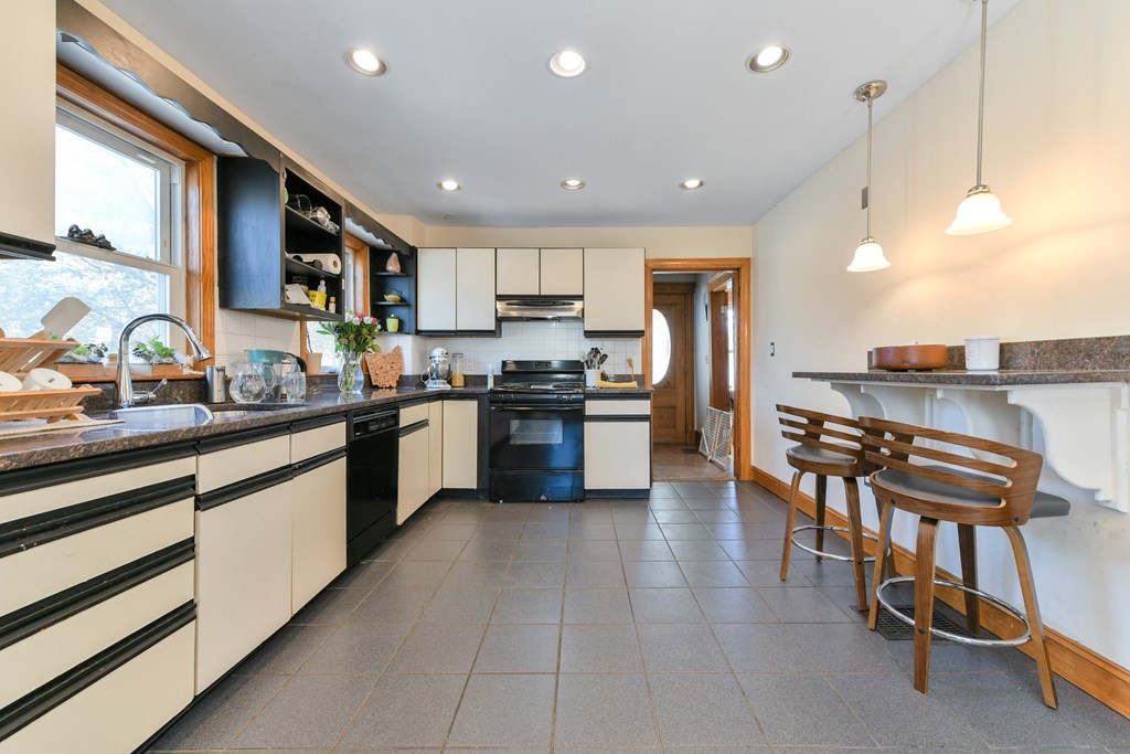 25 Sierra Road Boston, MA 02136 - Photo 17 of 22