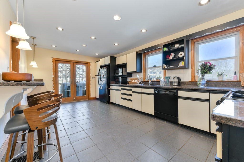 25 Sierra Road Boston, MA 02136 - Photo 18 of 22