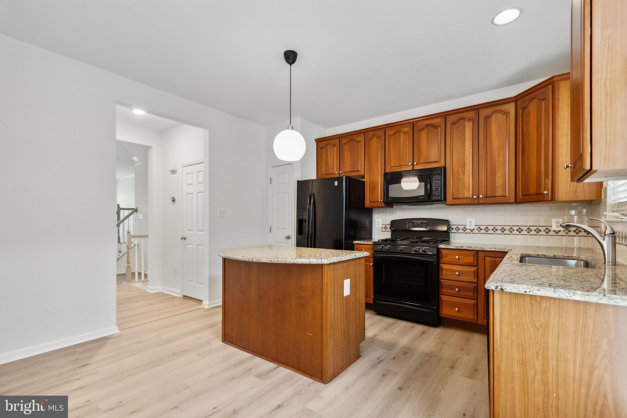 24995 Riding Center Drive Chantilly, VA 20152 - Photo 15 of 31 Granite Countertops