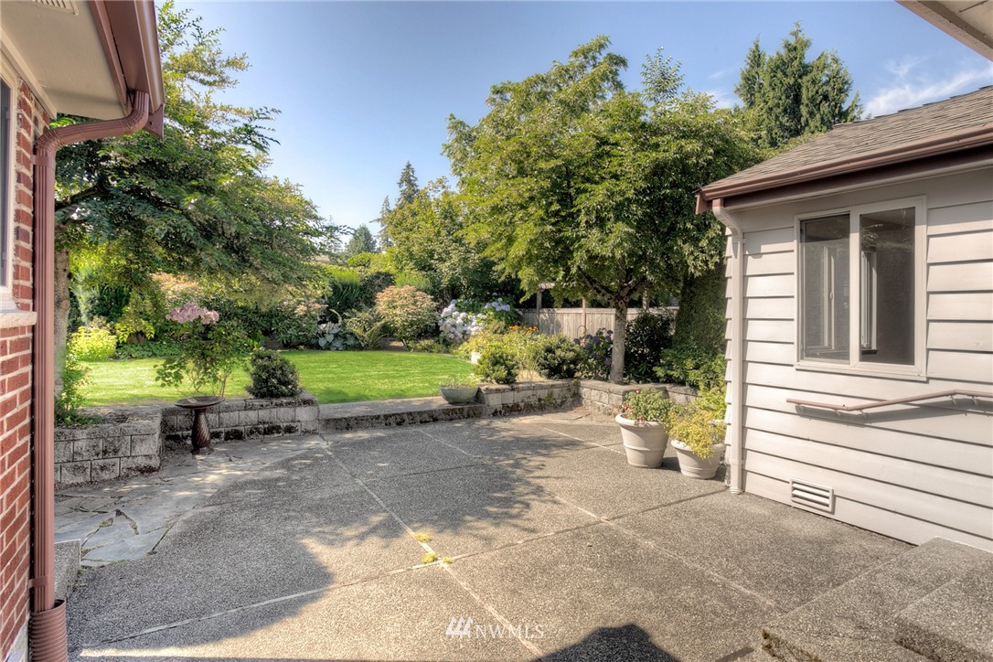 619 Southwest Normandy Road Normandy Park, WA 98166 - Photo 22 of 24 a view of a back yard of the house