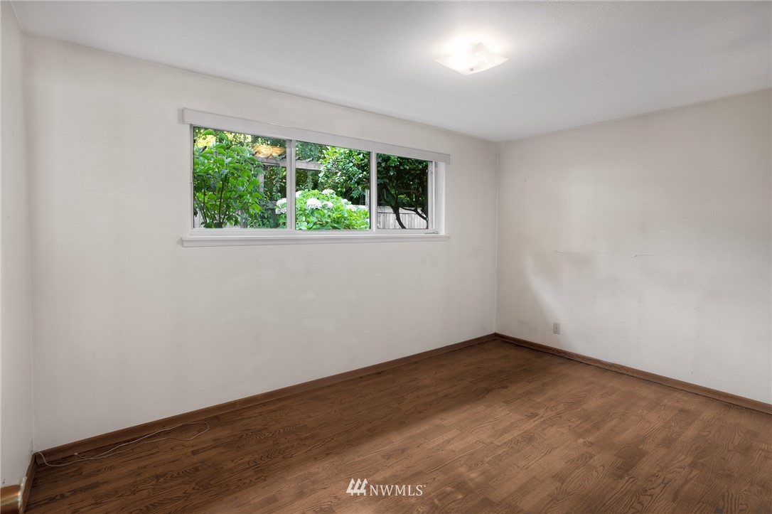 619 Southwest Normandy Road Normandy Park, WA 98166 - Photo 8 of 24 an empty room with a window