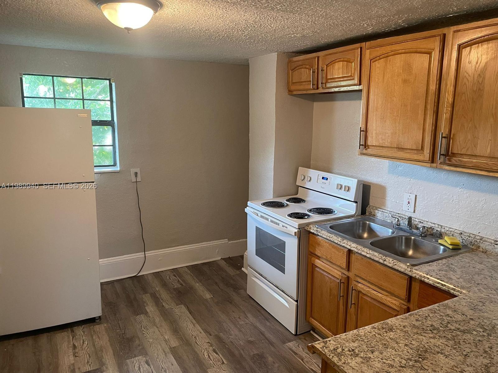 1129 Grothe Street Jacksonville, FL 32209 - Photo 7 of 21 a kitchen with a stove and a refrigerator