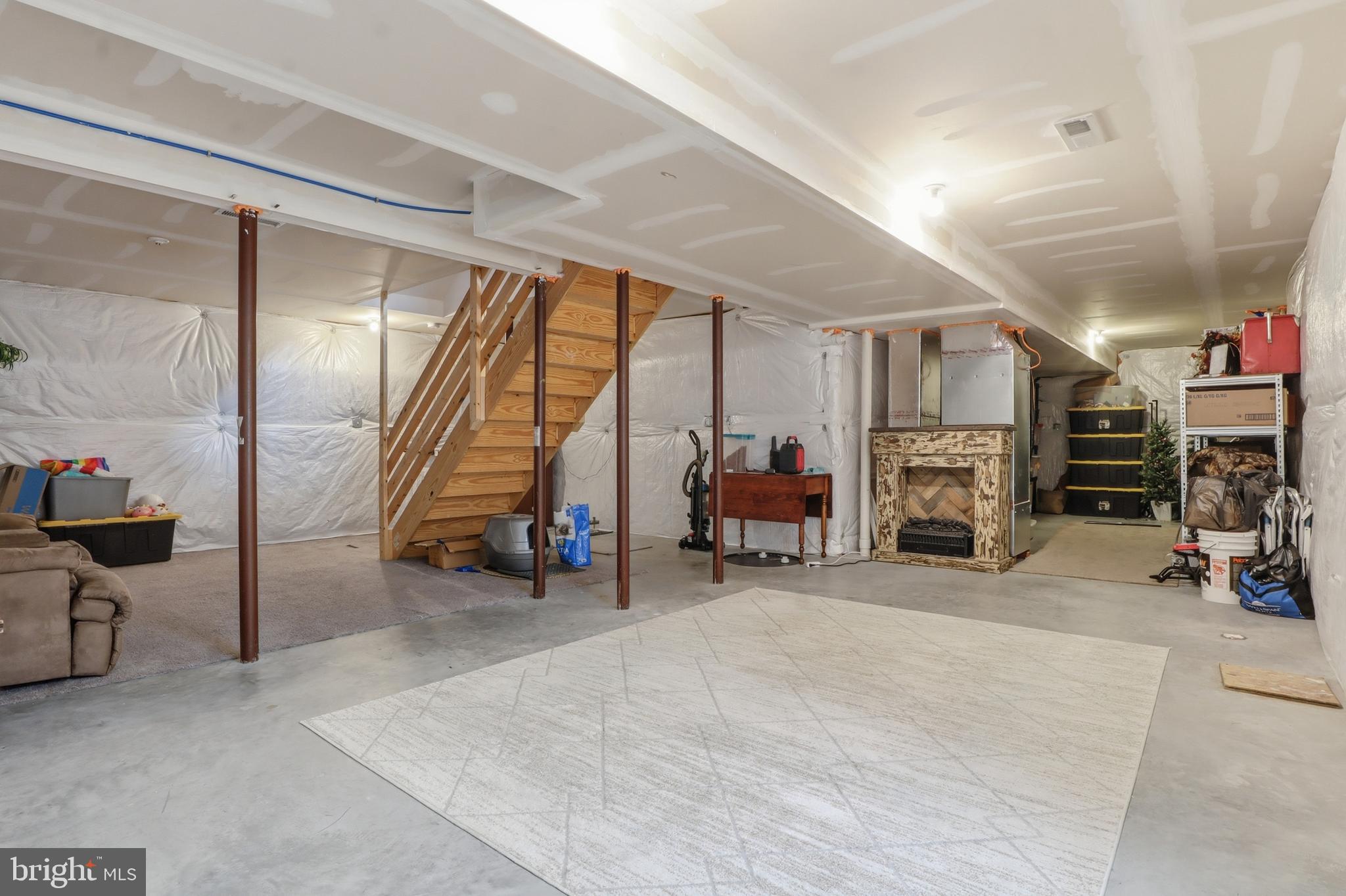 6083 Jennifer Lane Spring Grove, PA 17362 - Photo 35 of 61 a view of a livingroom with furniture and a garage