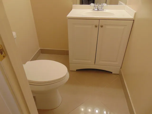 $1,600 | 3186 Via Poinciana, Unit 310, Lake Worth, FL 33467