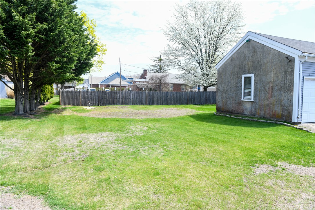 217 Front Street Lincoln, RI 02865 - Photo 4 of 33