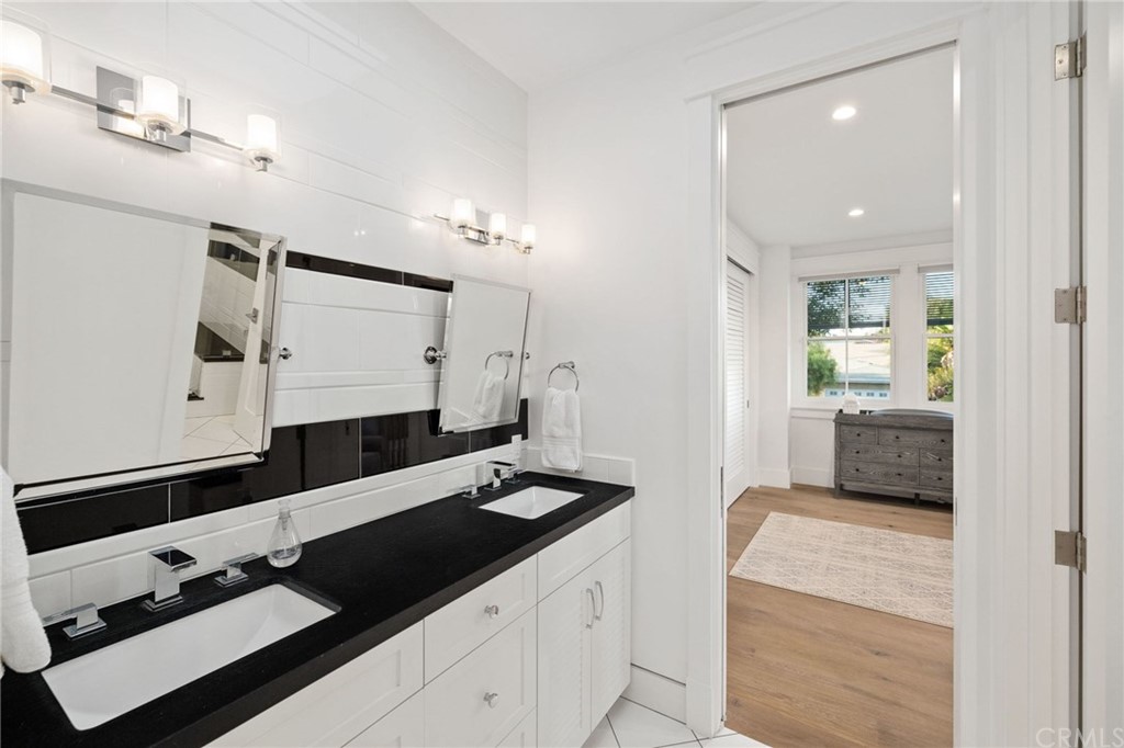 1120 6th Street Manhattan Beach, CA 90266 - Photo 48 of 64