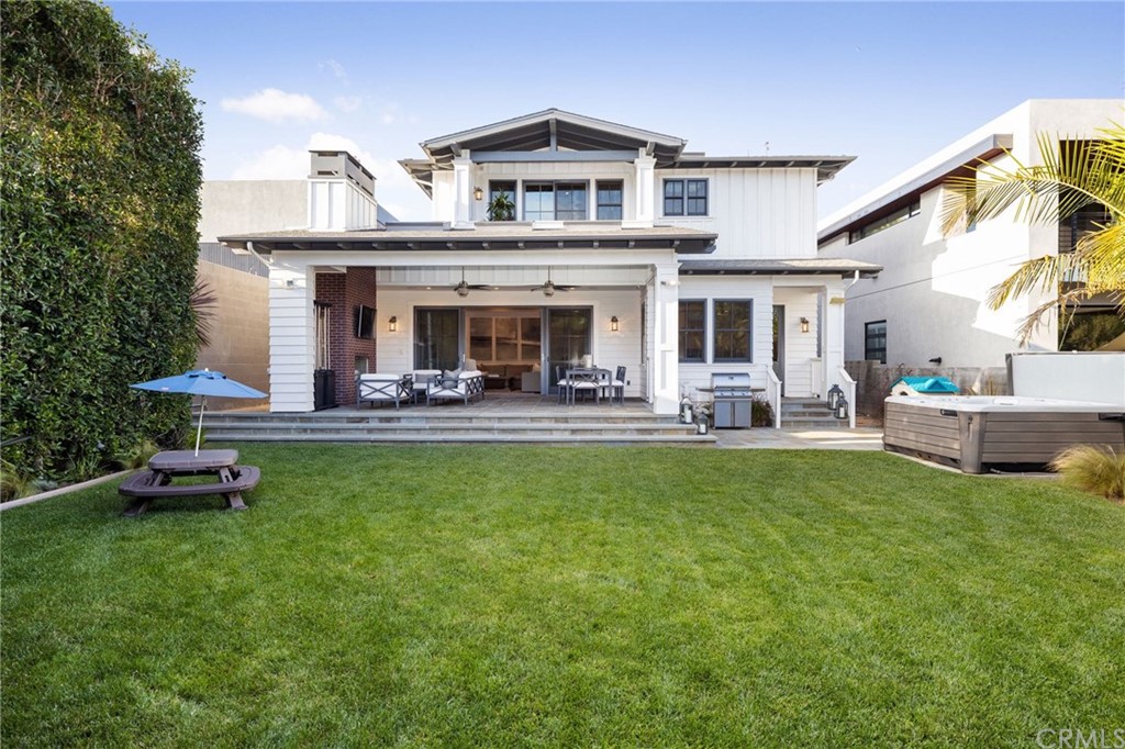 1120 6th Street Manhattan Beach, CA 90266 - Photo 63 of 64 a view of a house with a backyard and patio