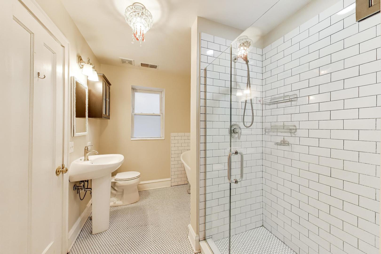 1734 West Foster Avenue, Unit 1 Chicago, IL 60640 - Photo 12 of 24 a bathroom with a shower toilet and sink