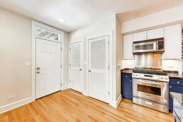 $439,900 | 1734 West Foster Avenue, Unit 1, Chicago, IL 60640