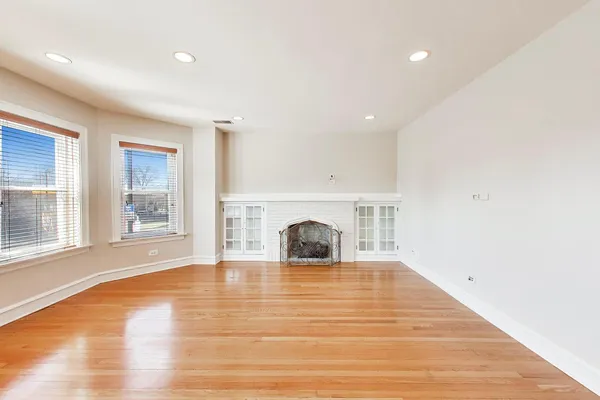 $439,900 | 1734 West Foster Avenue, Unit 1, Chicago, IL 60640