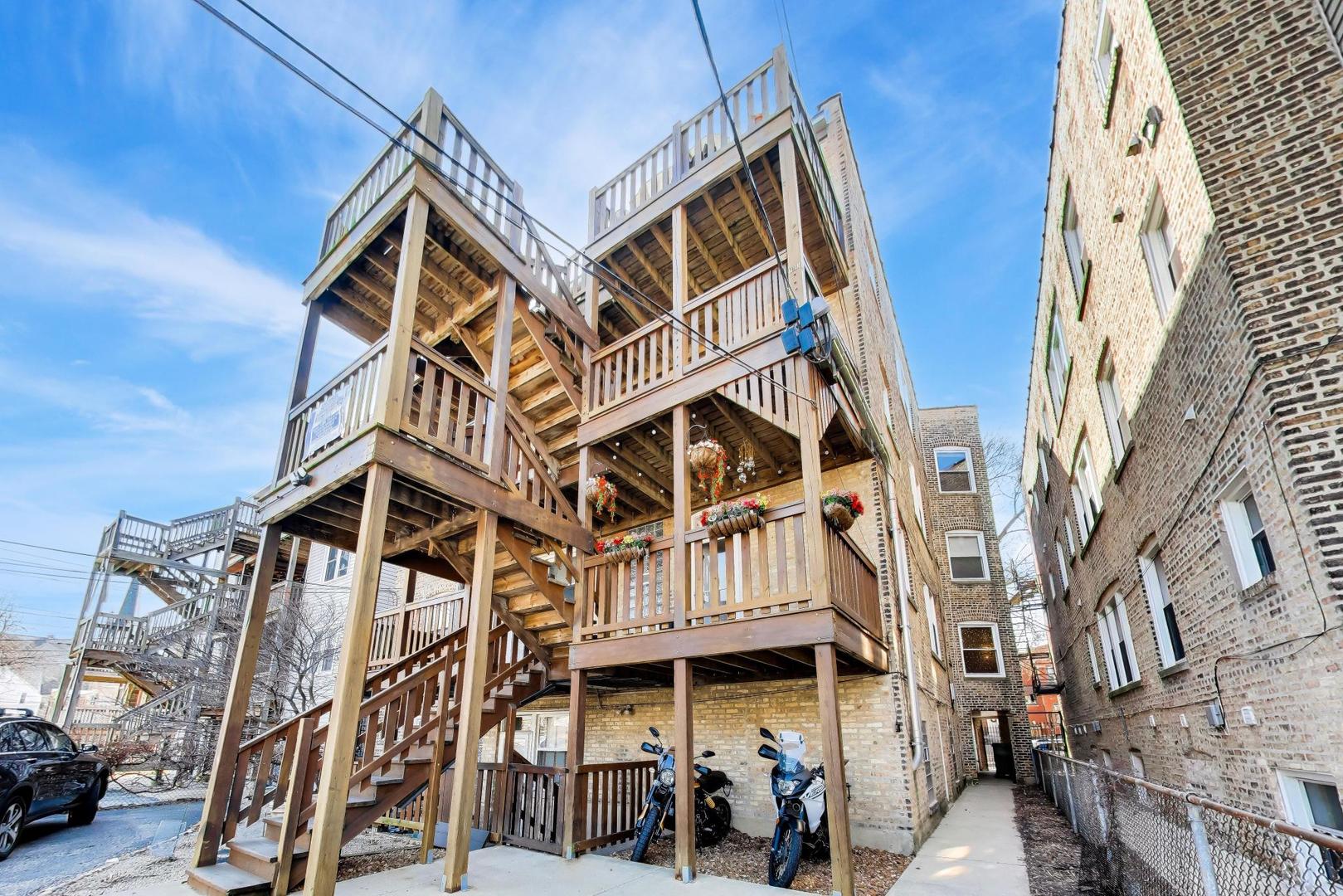 1734 West Foster Avenue, Unit 1 Chicago, IL 60640 - Photo 24 of 24 a view of a large building with many windows